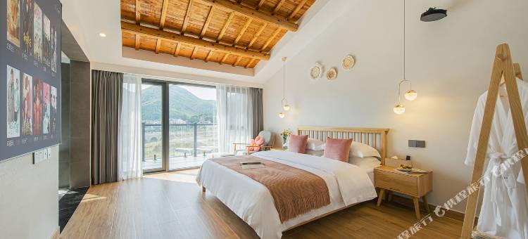 轩屹·山野·亲子观影轻智能度假美宿(云上草原熊猫探险乐园店)图片