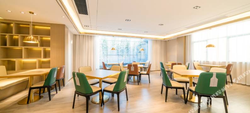 万龙酒店(南宁广西大学三十三中地铁站店)图片