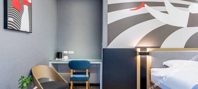 骏怡连锁酒店(英山英皇店)图片