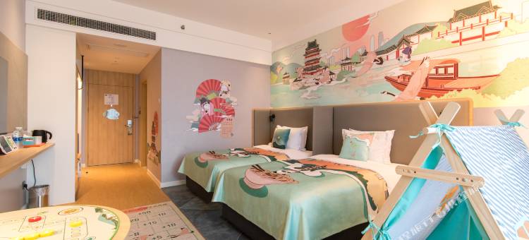 南昌方大智选假日酒店(红谷滩南昌舰主题公园店)图片