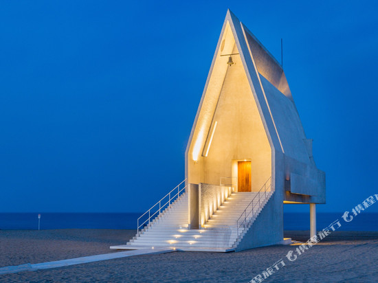 栖海里民宿(孤独图书馆礼堂店)