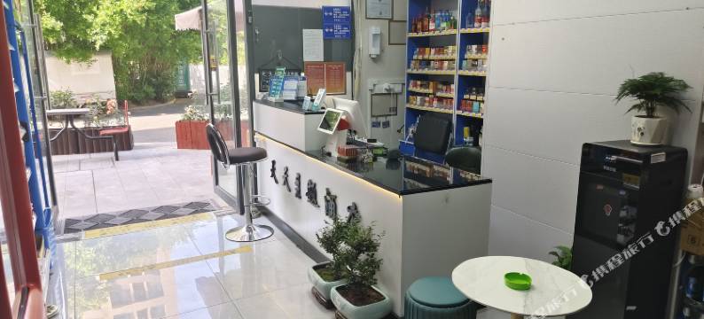 洛阳天天主题酒店(宝龙广场店)图片