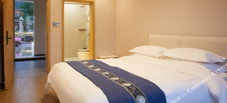 上野山涧庭院山居图片