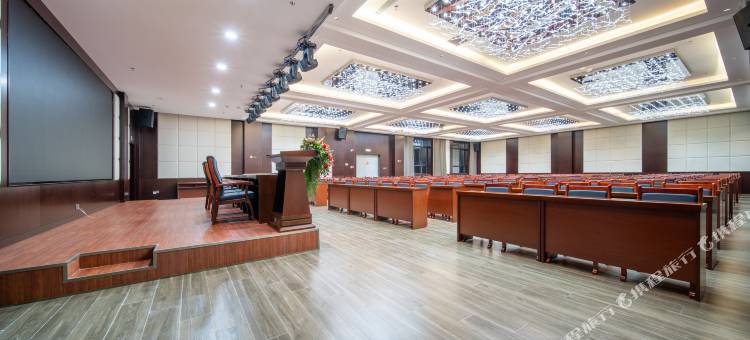 巩留蝶城大酒店(蝶湖景区店)图片