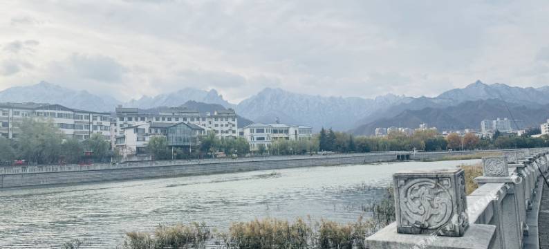 呼噜噜特色酒店(栾川老君山店)图片