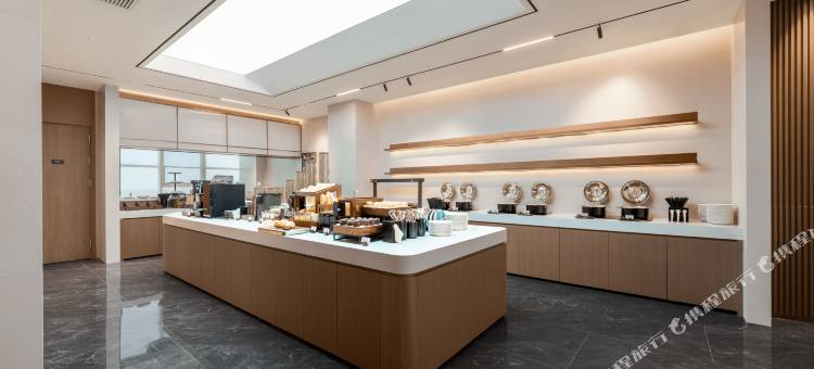 库车步行街五一南路亚朵酒店图片