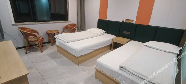 贵安商务宾馆(嘉祥一中萌山校区唐宁街店)图片