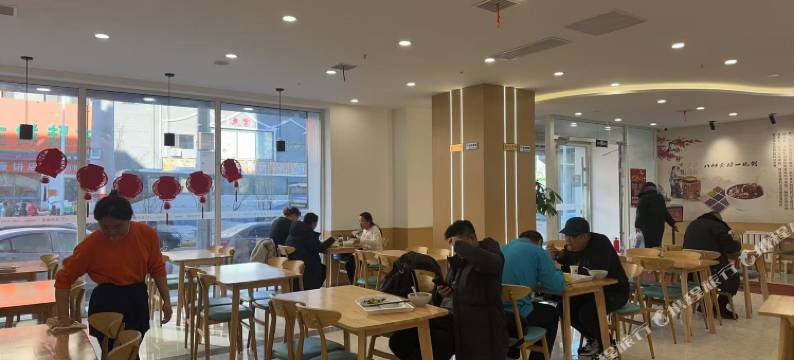 云上四季酒店(哈尔滨中央大街步行街公路大桥地铁站店)图片