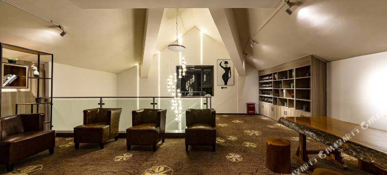 康定郦湾雅布达酒店(情歌广场店)图片