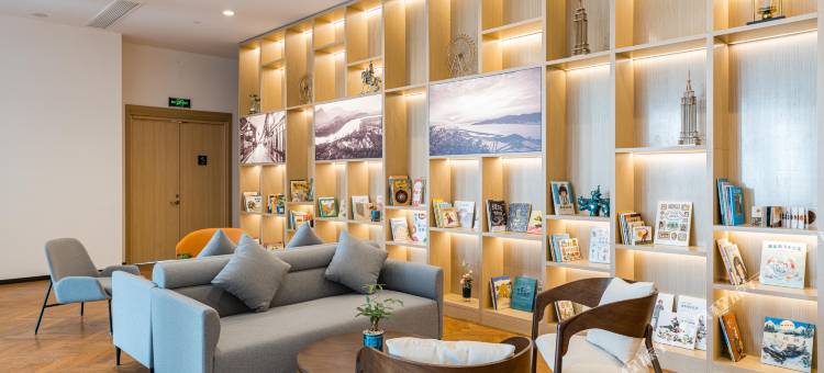 宁波老外滩绿地中心亚朵酒店图片