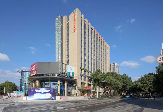 Vienna Hotel (Yongjia Wanchao Plaza)Hotel Overview