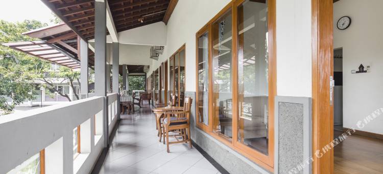 红多兹Plus酒店@普沃达迪(RedDoorz Plus @ Purwodadi)图片