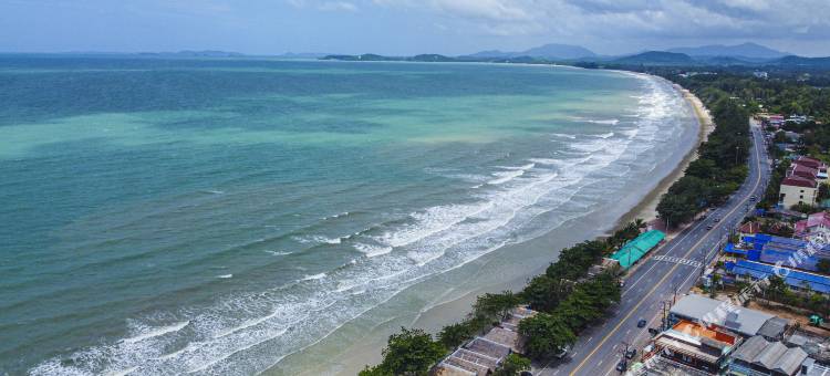 皮姆玛恩海滩酒店(PIMPIMARN BEACH HOTEL)图片