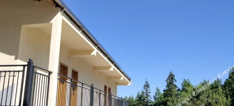 斜阳照山庄图片