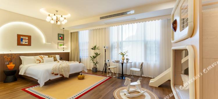 这里•HERE主题设计民宿(安顺学院南马广场店)图片