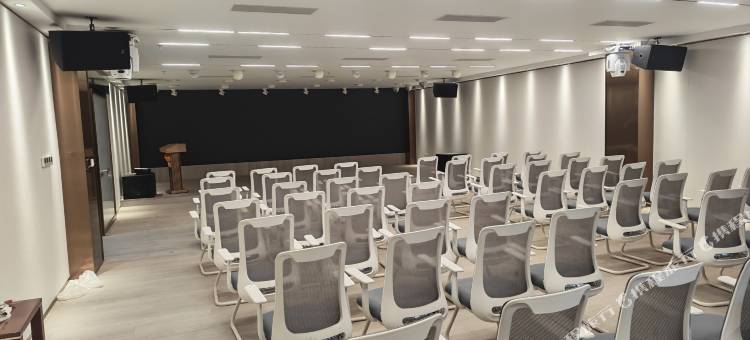 麓辰V酒店(万家丽广场地铁站扬帆夜市店)图片