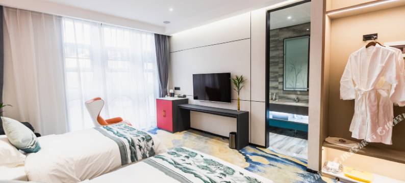 洛宁927美舍主题酒店图片