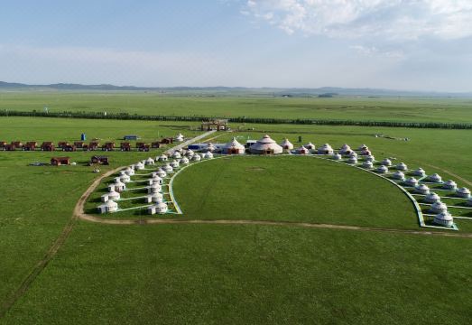 A trip to the Plain Blue Banner prairie, a vacation, a resort Hotel Overview