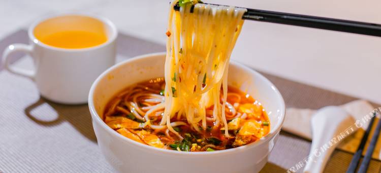 西安小寨石油大学亚朵酒店图片