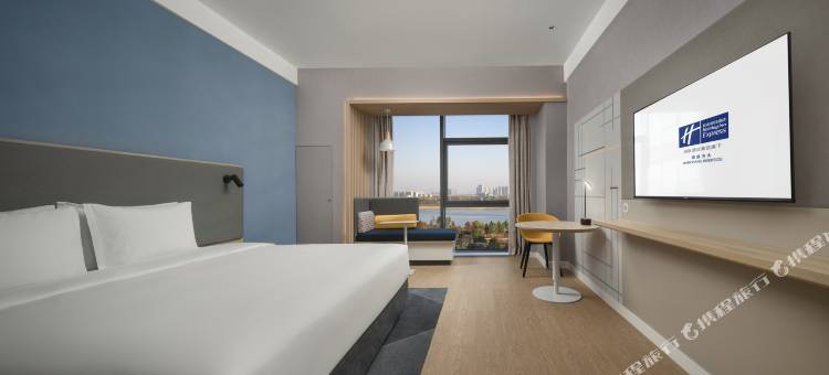 南昌方大智选假日酒店(红谷滩南昌舰主题公园店)图片