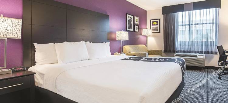 普兰特西南第六大街拉昆塔温德姆套房酒店(La Quinta Inn & Suites by Wyndham Plantation at SW 6th St)图片