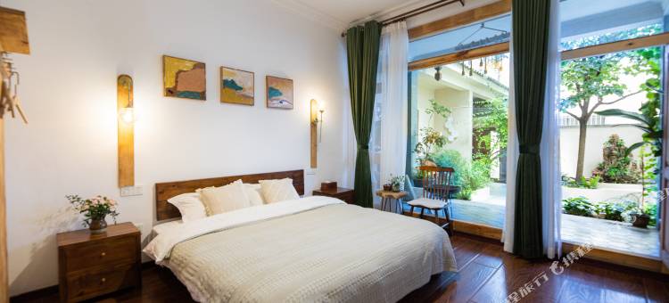 大理古城柿子树小院图片