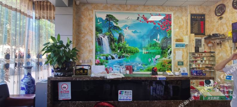 安全驿站酒店(武昌理工学院武汉信息传播职业技术学院店)图片