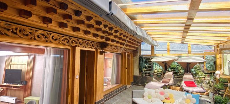 香格里拉横竖撇捺WOODEN HOTEL客栈(独克宗古城店)图片