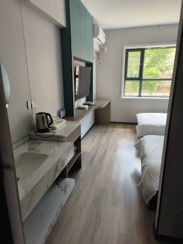 贾登峪大酒店(布尔津神湖西路店)