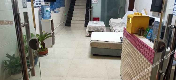 云上居私影酒店(杨林大学城店)图片