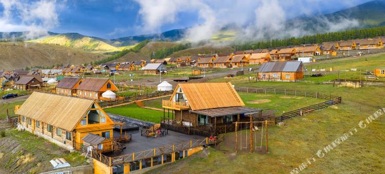 葡萄·牧时隅8648°民宿(白哈巴景区店)图片