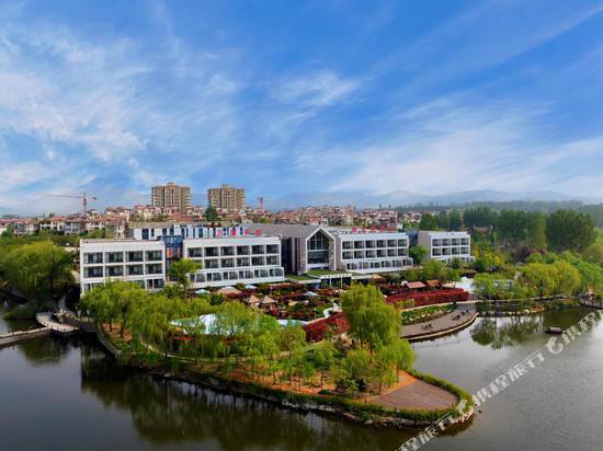 万紫千红度假酒店