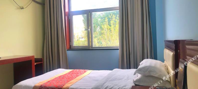 七彩丹霞聚贤宾馆图片