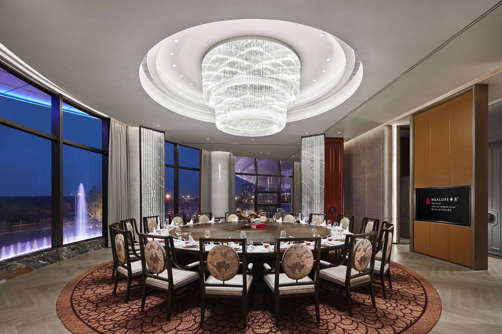 HUALUXE Nanjing Yangtze RiverOver view