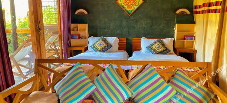 泸沽湖木楞房精品客栈图片