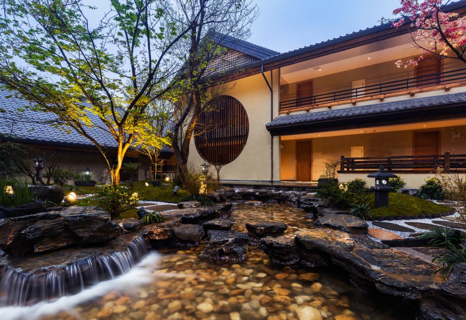 Wenmeicun Inn Over view