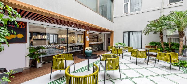 登巴客栈(上海长寿路店)图片