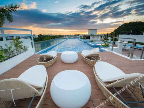 费拉酒店和花园套房