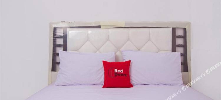 红多兹酒店-近STAN(RedDoorz Near Stan)图片