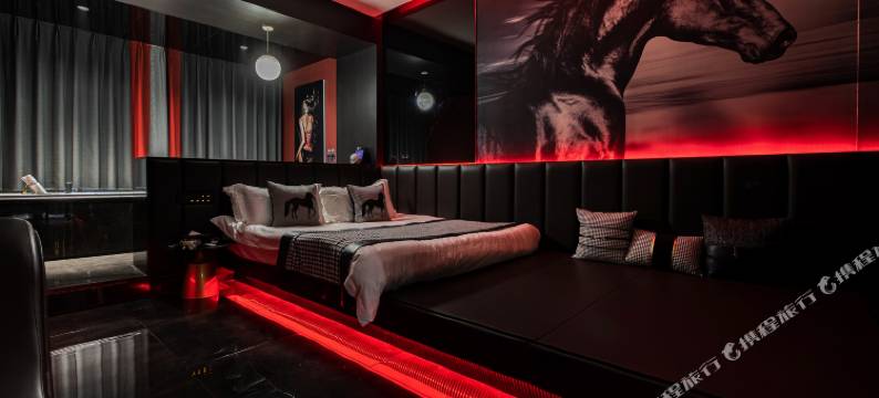 郴州谜图私定酒店(北湖公园步步高新天地店)图片