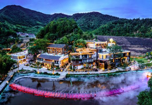 坐忘谷乡村民宿集外景图