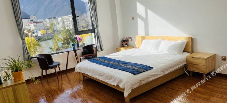 山河故里酒店(林芝比日神山店)图片