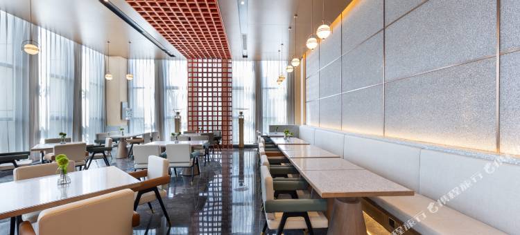 烟台八角湾大学城中建亚朵酒店图片