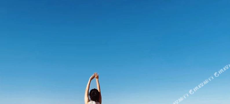 野奢天际全景沙漠露营地图片