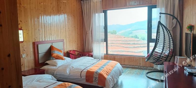 昆明红土七彩人家图片