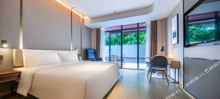 深圳华强北体育中心亚朵酒店图片