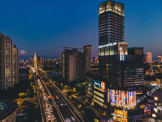 宁波老外滩绿地中心亚朵酒店