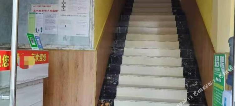 深圳平价住宿(黄田地铁站店)图片