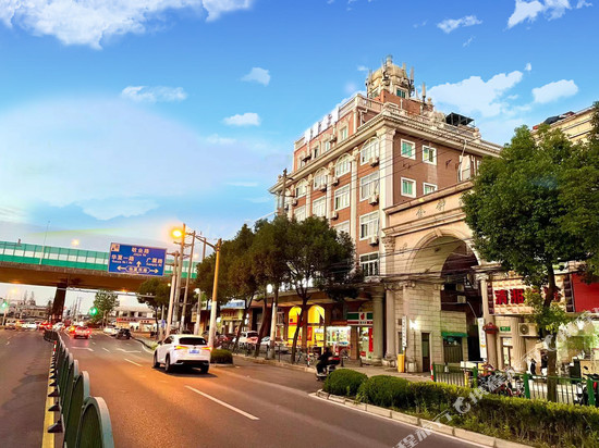 海巢酒店(川沙华夏东路地铁站店)