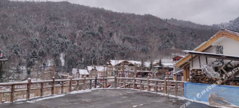 宝兴香巴拉藏寨宾馆图片